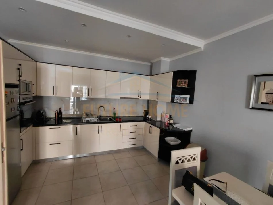 Durres, jepet me qera apartament 2+1+Ballkon Kati 1, 140 m² 700 € (Plazh, Durres)