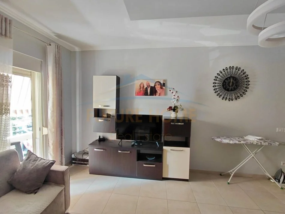 Durres, jepet me qera apartament 2+1+Ballkon Kati 1, 140 m² 700 € (Plazh, Durres)