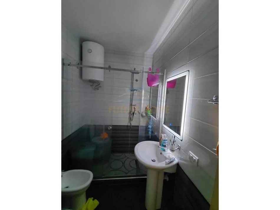 Durres, jepet me qera apartament 2+1+Ballkon Kati 1, 140 m² 700 € (Plazh, Durres)