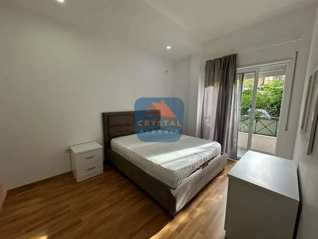 Tirane, jepet me qera shtepi 1+1+BLK Kati 1, 50 m² 400 Euro (rruga rasim kalakula)