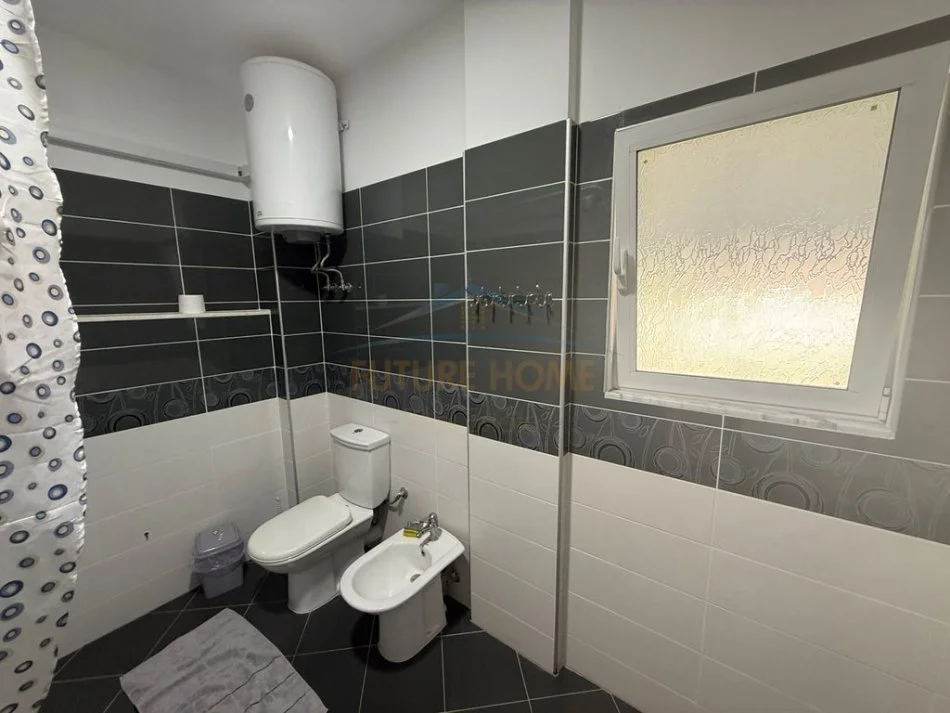 Pogradec, jepet me qera shtepi 2+1+Aneks+Ballkon Kati 4, 400 € (Rruga Sulo Starovari)