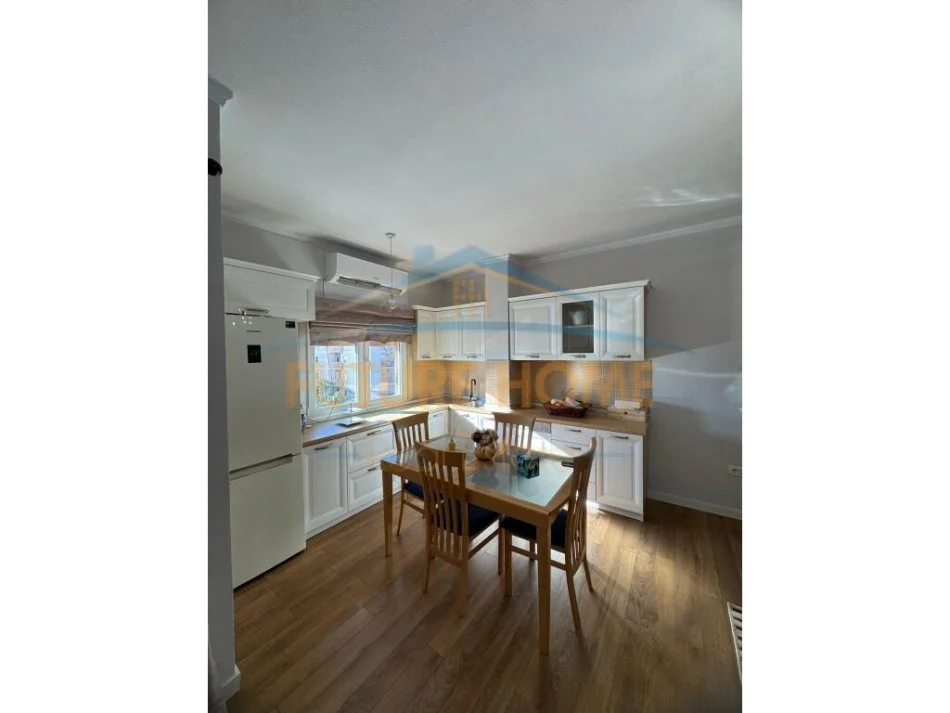 Tirane, jepet me qera apartament 2+1 Kati 5, 600 € 