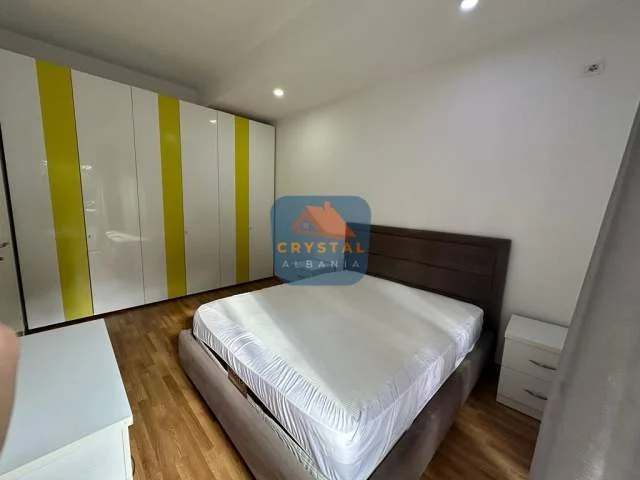 Tirane, jepet me qera shtepi 1+1+BLK Kati 1, 50 m² 400 Euro (rruga rasim kalakula)