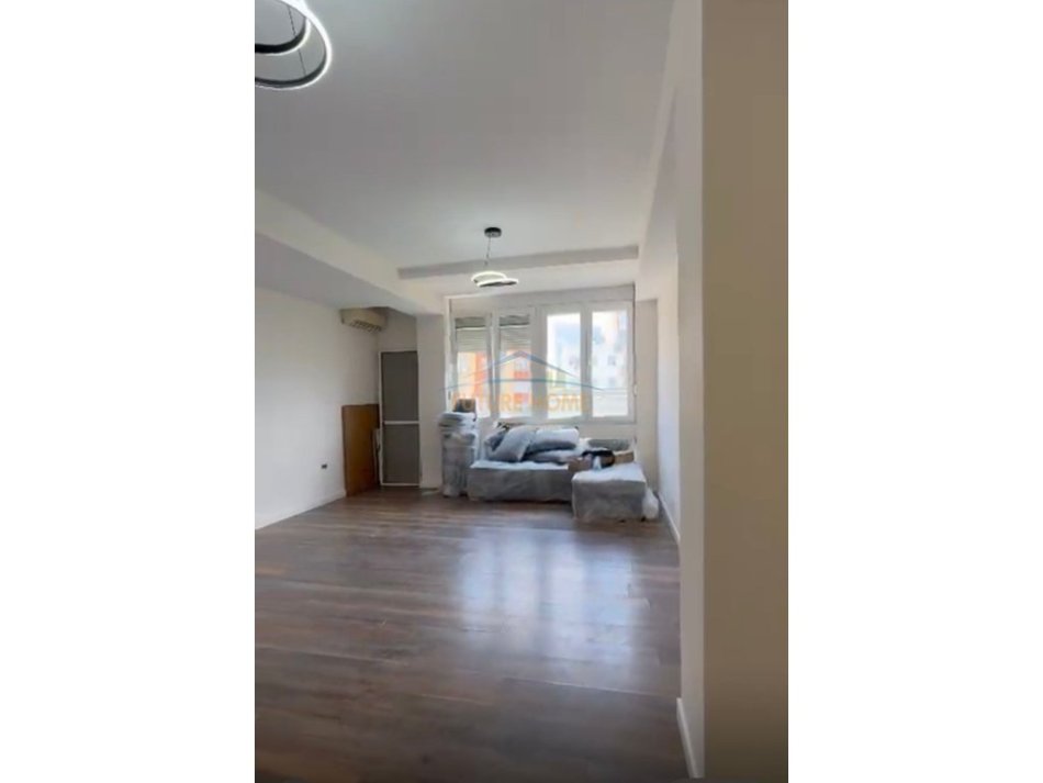 Tirane, shitet apartament 1+1+Ballkon Kati 3, 50 m² 105.000 € (xhamllik)