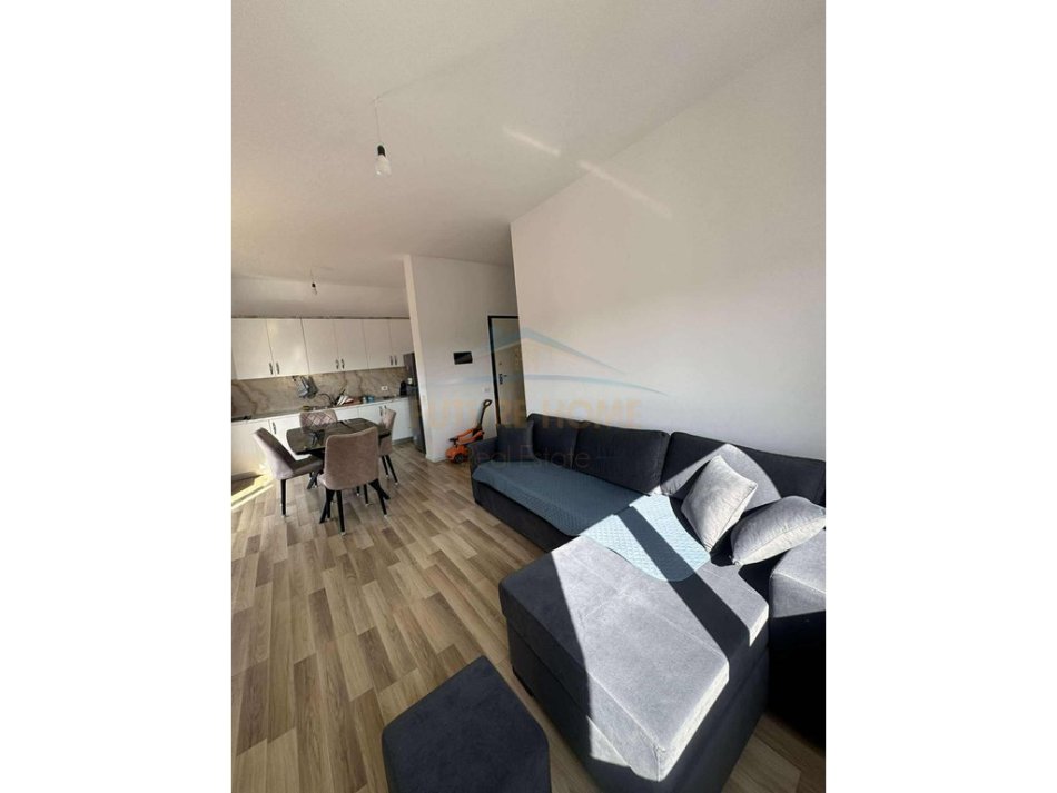 Tirane, jepet me qera apartament 1+1 Kati 8, 71 m² 450 € (Kompleksi Sima Com)
