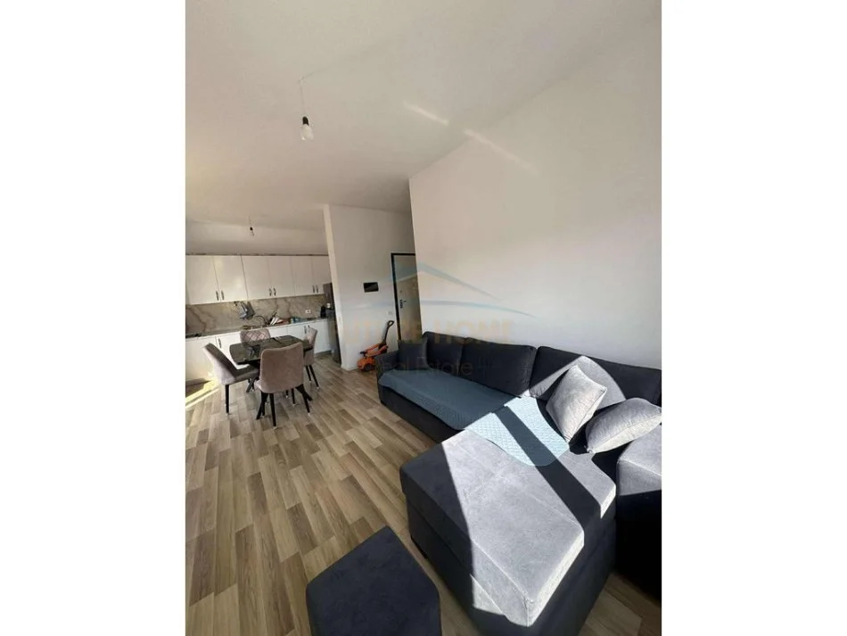 Tirane, jepet me qera apartament 1+1 Kati 8, 71 m² 450 € (UNAZA E RE)
