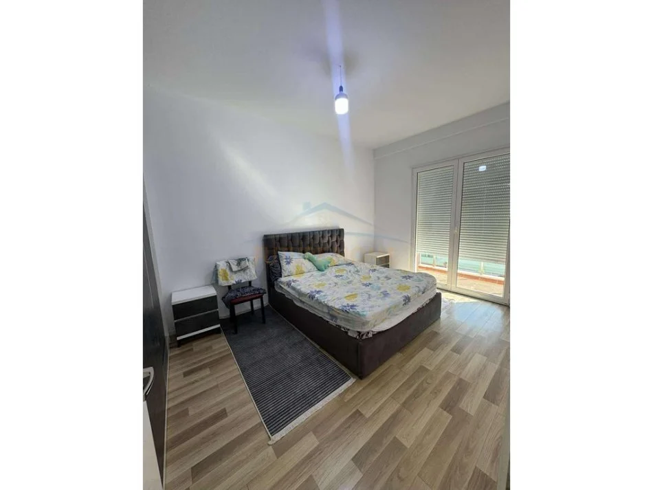 Tirane, jepet me qera apartament 1+1+Ballkon Kati 8, 71 m² 450 € (Kompleksi Sima Com)