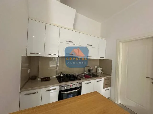 Tirane, jepet me qera shtepi 1+1+BLK Kati 1, 50 m² 400 Euro (rruga rasim kalakula)