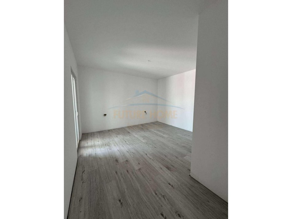 Tirane, shitet apartament 1+1+Ballkon Kati 10, 73 m² 159.000 € 