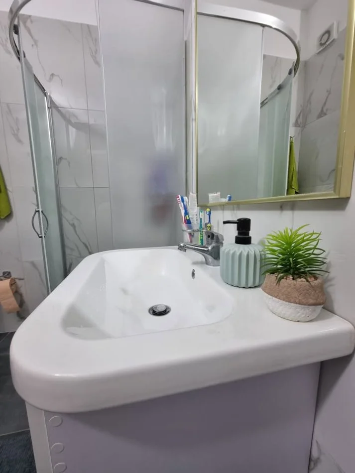 Shqiperi, shes apartament 1+1+Aneks+Ballkon Kati 3, 58 m² 110.000 € (Qerret Mbas Hotel Supreme)