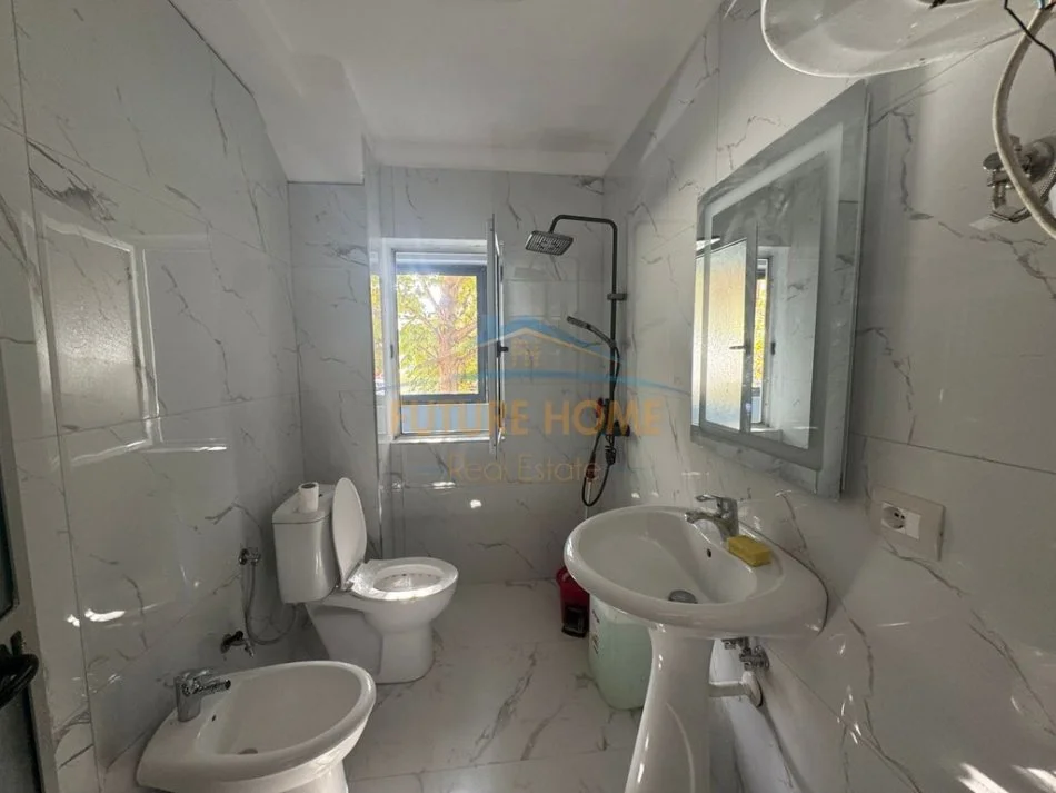 Tirane, jepet me qera apartament 1+1 Kati 1, 450 €