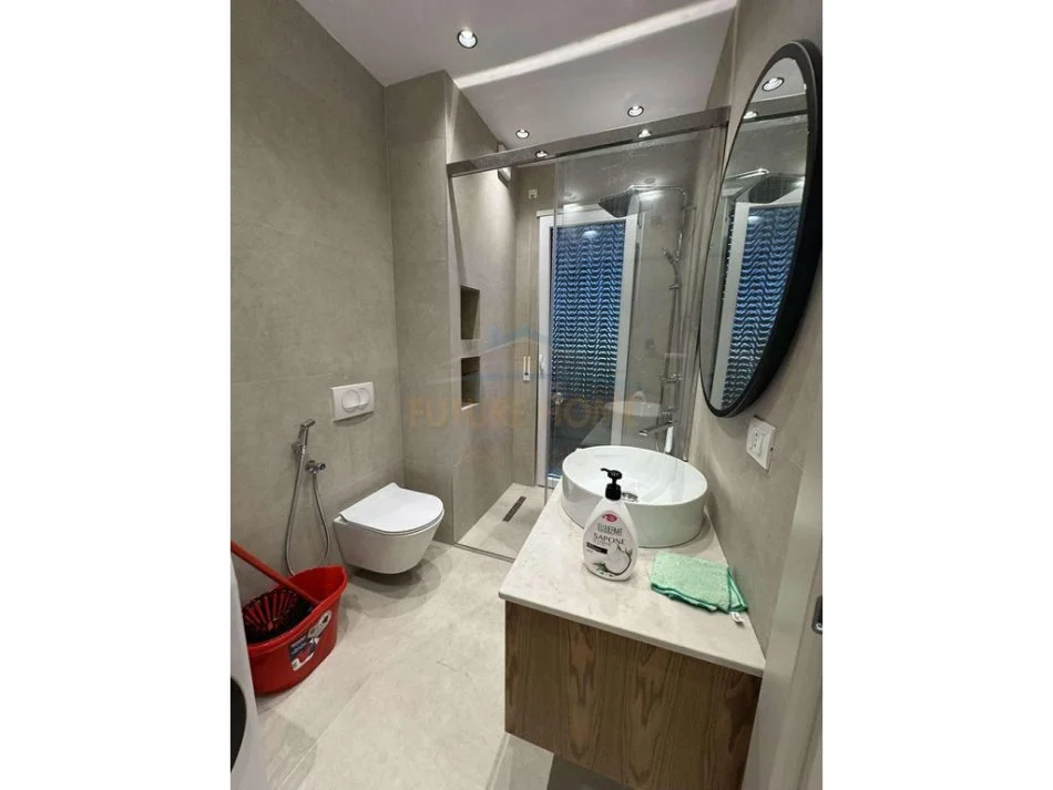 Tirane, jap me qera apartament 1+1+2 Poste Parkimi  Kati 2, 74 m² 650 € (Kompleksi jolla)  UNA56746