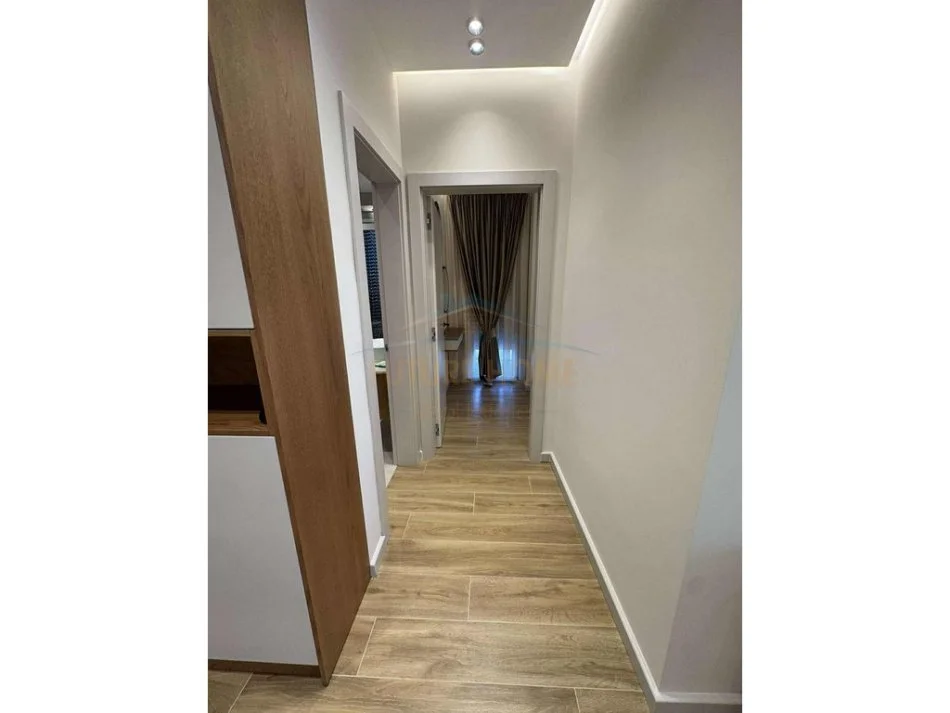 Tirane, jepet me qera apartament 1+1 Kati 2, 74 m² 650 € (UNAZA E RE)