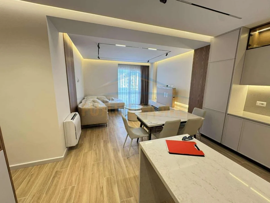 Tirane, jepet me qera apartament 1+1 Kati 2, 74 m² 650 € (KOMPLEKSI JOLLA)  UNA56746