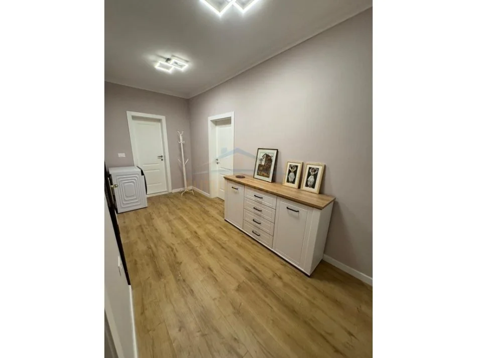 Tirane, jepet me qera apartament 2+1 Kati 3, 85 m² 500 € 