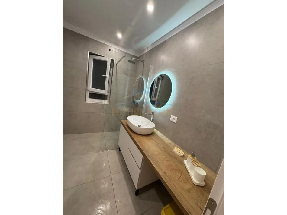 Tirane, jepet me qera apartament 2+1 Kati 3, 85 m² 500 € 