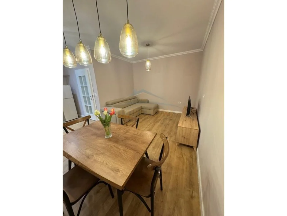 Tirane, jepet me qera apartament 2+1 Kati 3, 85 m² 500 € 