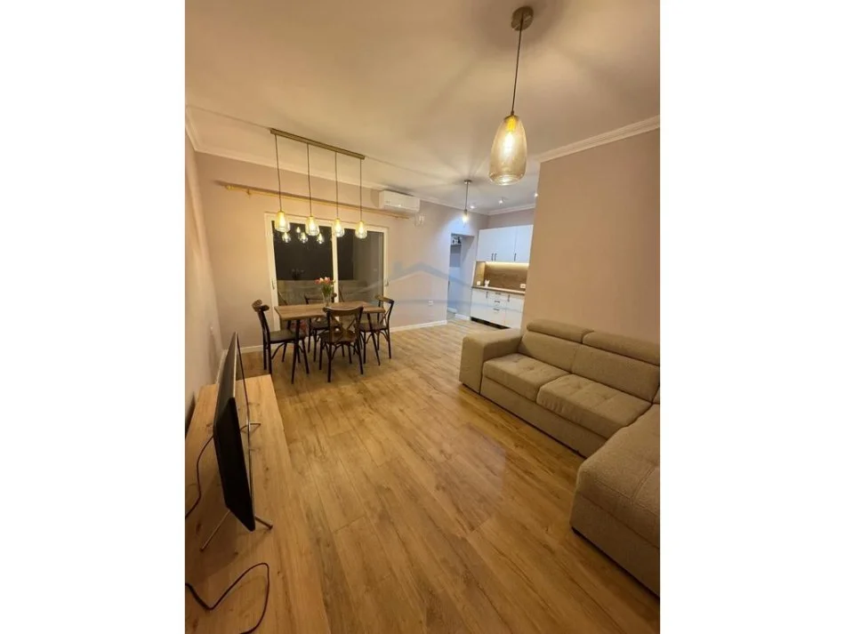 Tirane, jepet me qera apartament 2+1 Kati 3, 85 m² 500 € 
