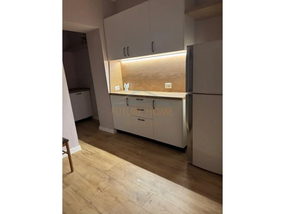 Tirane, jepet me qera apartament 2+1 Kati 3, 85 m² 500 € 