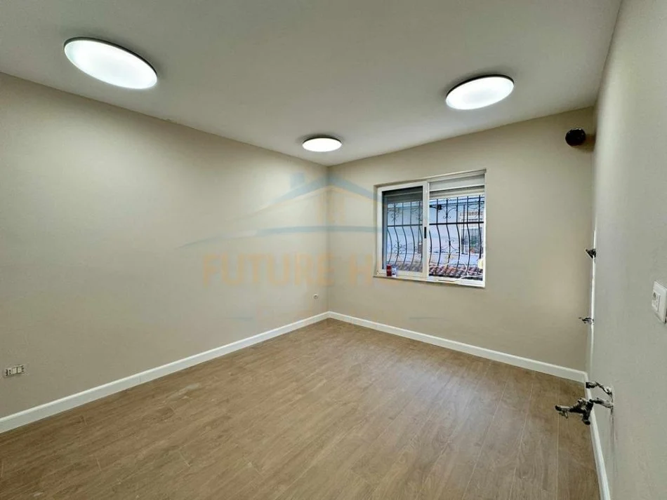 Tirane, shitet apartament 3+1+Ballkon Kati 2, 109 m² 268.000 € (Rruga e Kosovareve)
