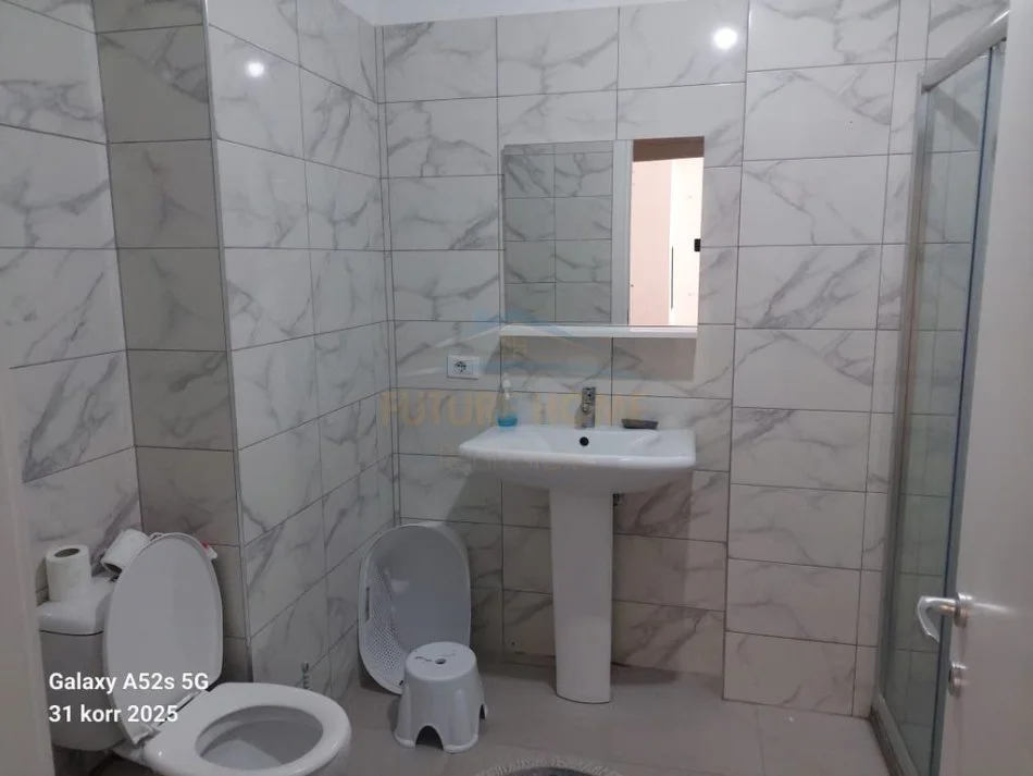 Tirane, jepet me qera apartament 2+1 Kati 2, 90 m² 500 € 