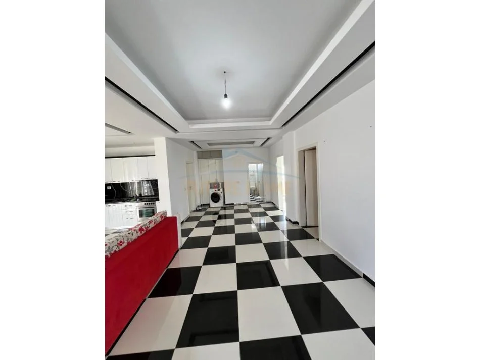 Durres, jepet me qera shtepi 2+1+Ballkon Kati 2, 159 m² 350 € (Lagjia 18, Durrës)