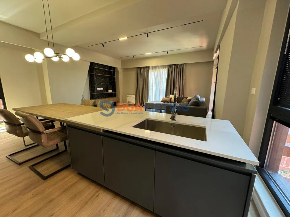 Tirane, shitet apartament 2+1 , 168 m² 485.000 € (Rruga e Kavajes)