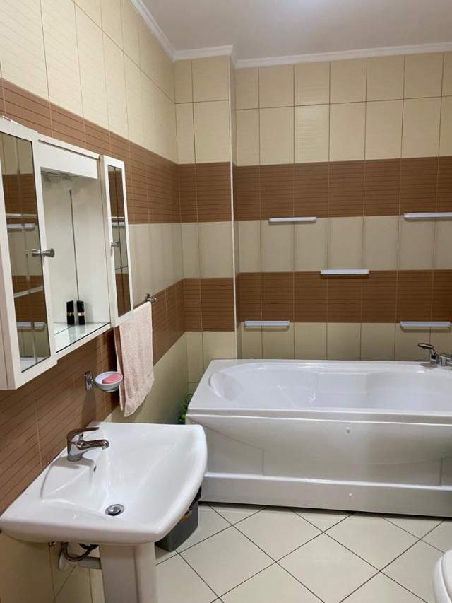 Tirane, shitet apartament 4+1+A+BLK Kati 3, 171 m² 290.000 Euro (Avni Rustemi)