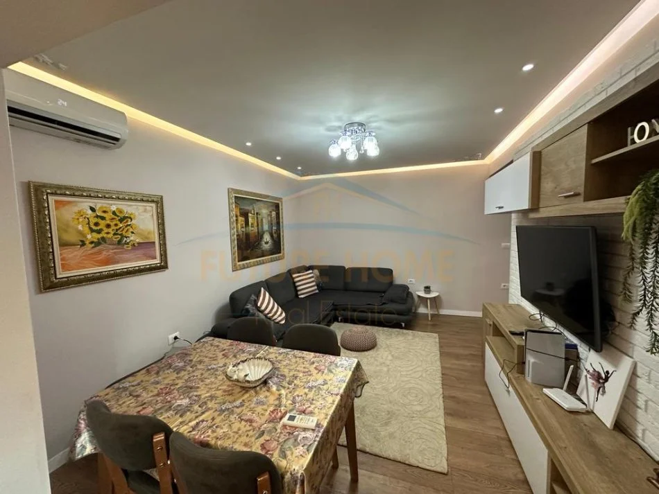 Tirane, jepet me qera apartament 2+1 Kati 3, 80 m² 700 € 