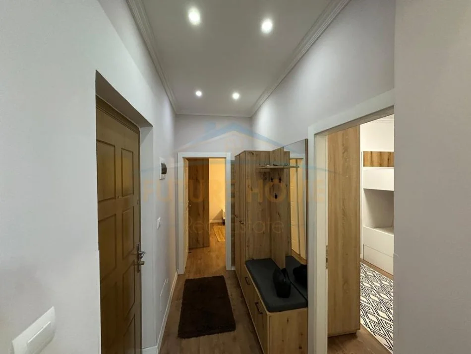 Tirane, jepet me qera apartament 2+1 Kati 3, 80 m² 700 € (BBLOKU I AMBASADAVE)