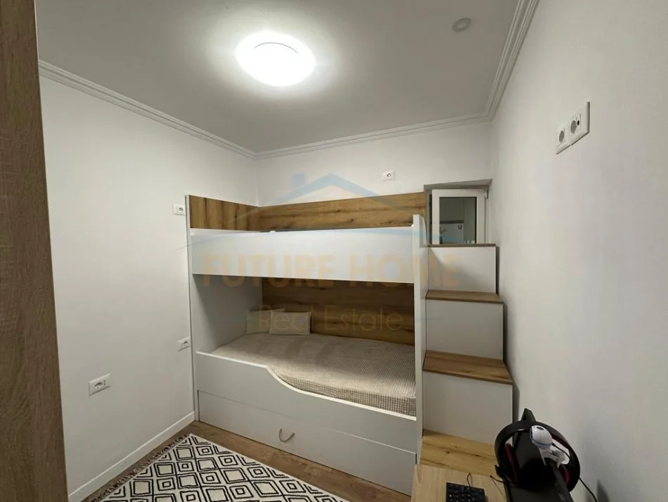 Tirane, jepet me qera apartament 2+1 Kati 3, 80 m² 700 € (BBLOKU I AMBASADAVE)