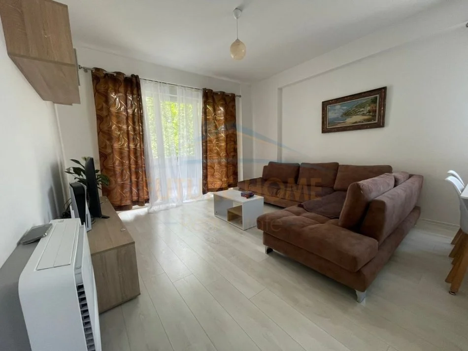 Tirane, jepet me qera apartament 2+1 Kati 2, 650 €