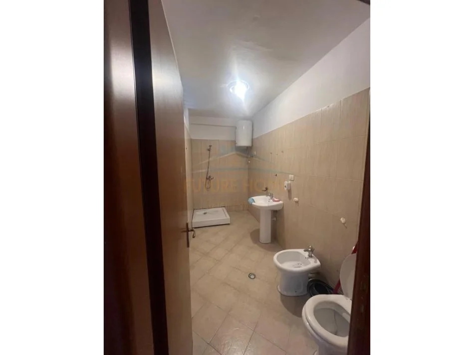 Tirane, shitet apartament 3+1+2 Kati 3, 143 m² 160.000 € (rruga e thesarit fresk)