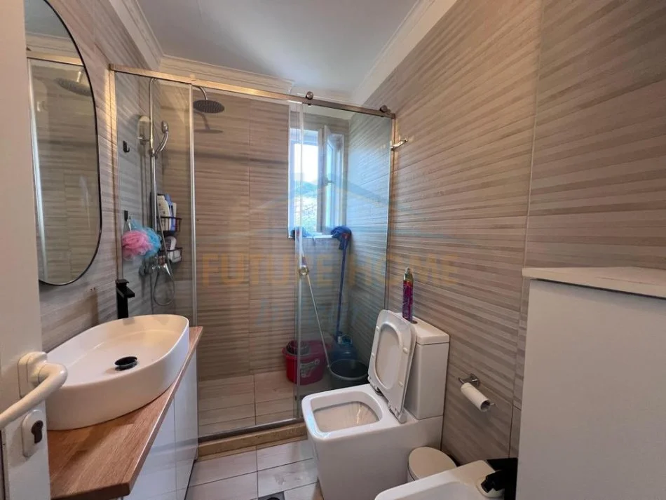 Tirane, jepet me qera apartament 2+1 Kati 2, 124 m² 800 € (Selitë, Tiranë)