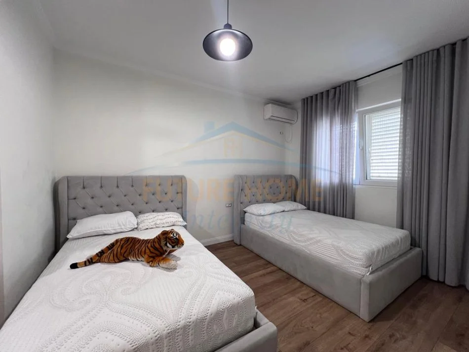 Tirane, jepet me qera apartament 2+1 Kati 2, 124 m² 800 € (Selitë, Tiranë)