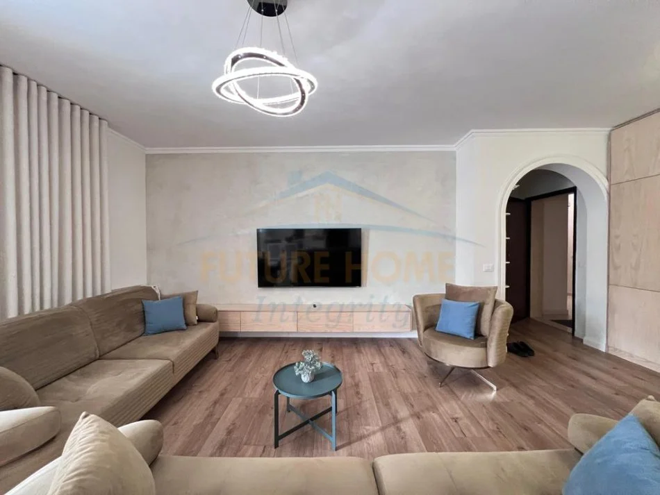Tirane, jepet me qera apartament 2+1 Kati 2, 124 m² 800 €