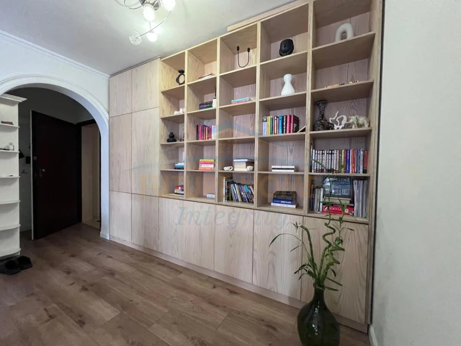 Tirane, jepet me qera apartament 2+1 Kati 2, 124 m² 800 € 