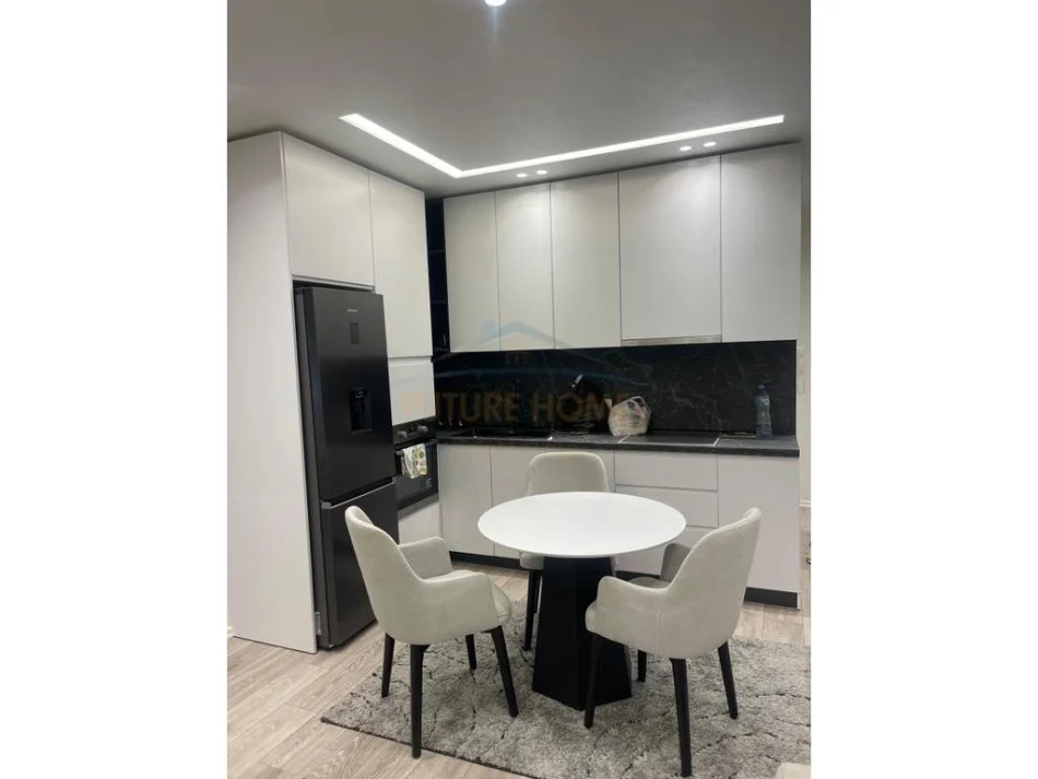 Tirane, jepet me qera apartament 2+1 Kati 7, 100 m² 550 € 