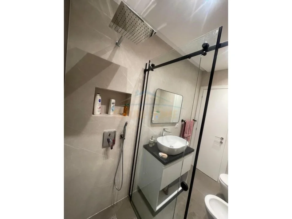 Tirane, jepet me qera apartament 2+1 Kati 7, 100 m² 550 € 