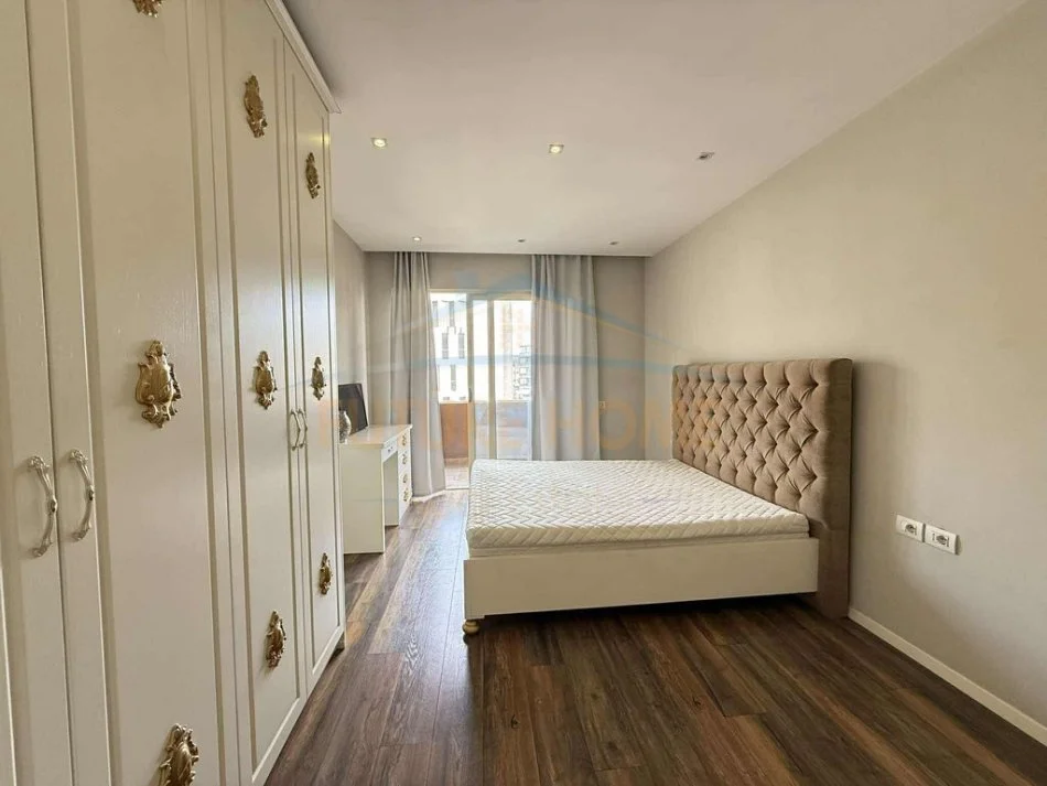 Tirane, jepet me qera apartament 2+1 Kati 5, 100 m² 650 €  UNA20477