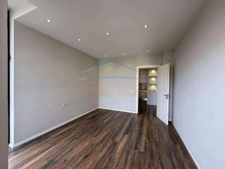 Tirane, jepet me qera apartament 2+1 Kati 5, 100 m² 650 €  UNA20477