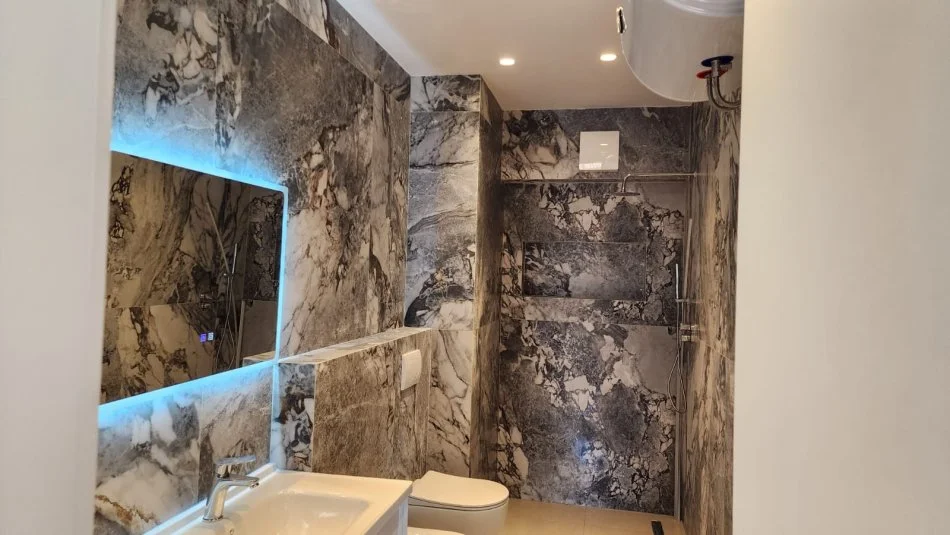 Tirane, jepet me qera zyre Kati 2, 83 m² 1300 € (rruga e Kavajes)