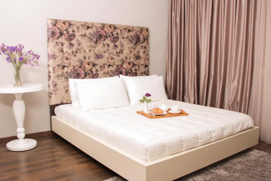 Tirane, shes Krevat dopio