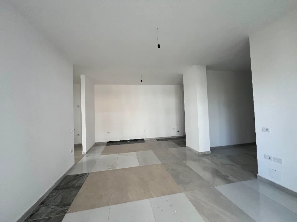 Tirane, shitet apartament 2+1+Ballkon Kati 4, 115 m² 12.800.000 € (rruga Kastriotet)