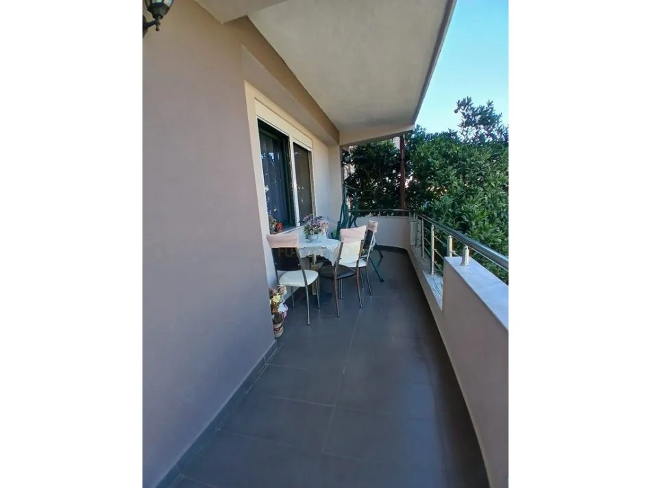 Tirane, jepet me qera apartament 2+1 Kati 2, 110 m² 550 € 