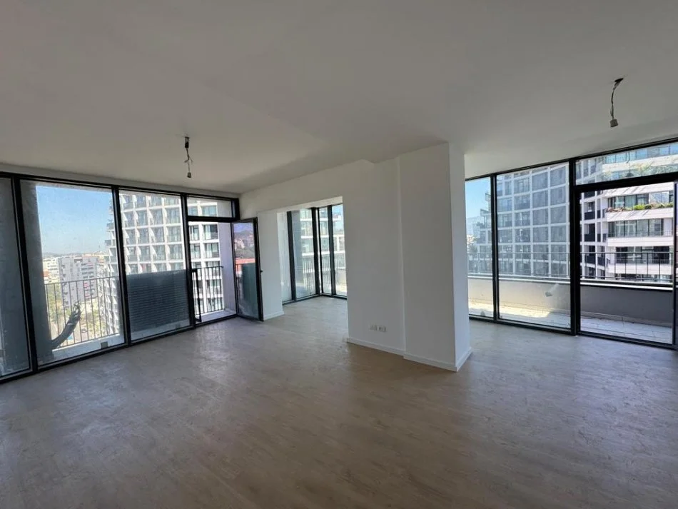 Tirane, jepet me qera ambjent biznesi Kati 9, 146 m² 1.500 € 