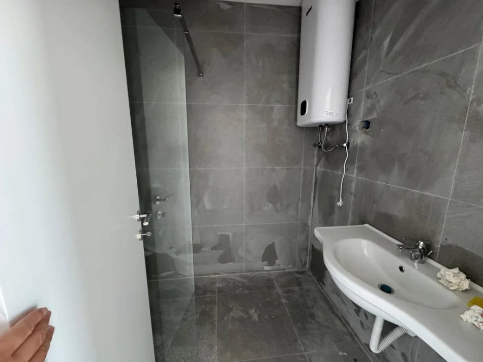 Tirane, jepet me qera ambjent biznesi Kati 9, 146 m² 1.500 € 