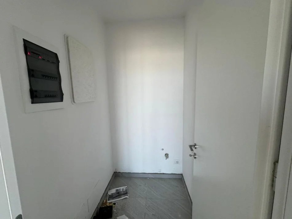 Tirane, jepet me qera ambjent biznesi Kati 12, 138 m² 1.500 € 