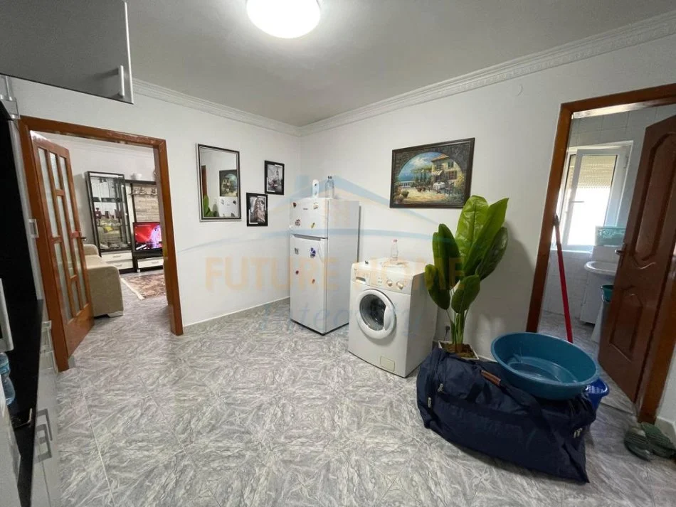 Tirane, jepet me qera apartament 1+1 Kati 4, 450 €