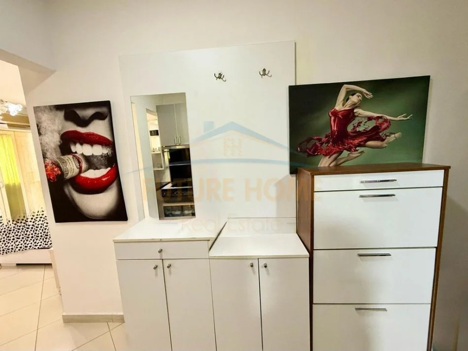 Tirane, jepet me qera garsonier 1+1 Kati 4, 40 m² 460 € (21 Dhjetori, Tiranë)